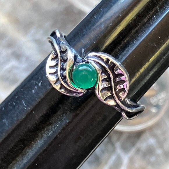 Green Onyx Leafy Crystal Stone Jewelry Ring - Picture 1 of 7